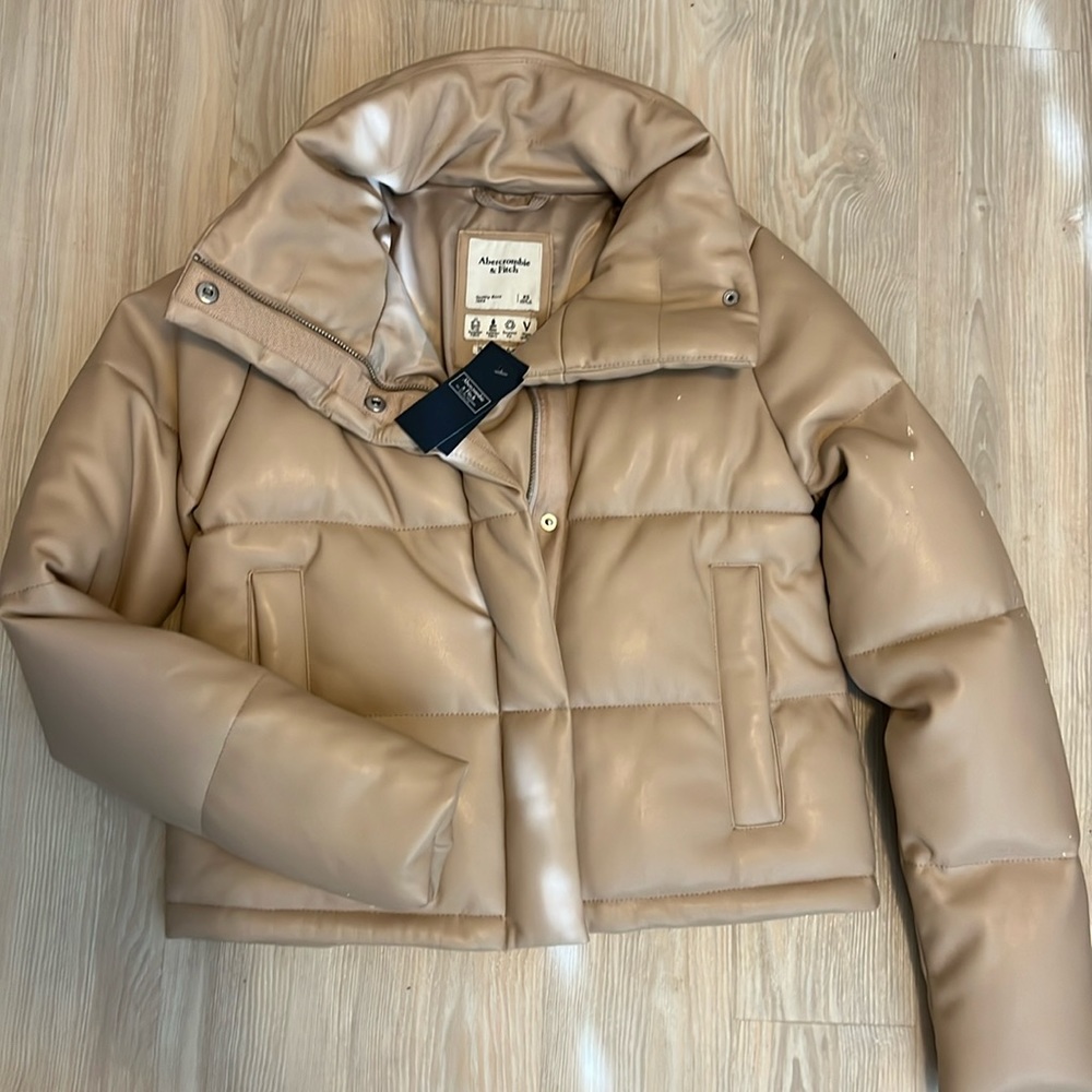 Abercrombie & Fitch - the A & F mini puffer XS, NWT, imperfections on L sleeve